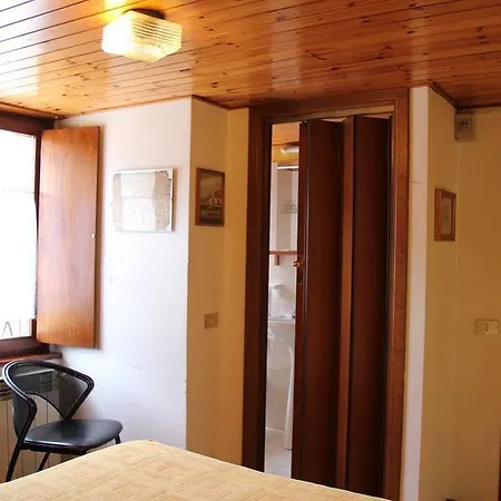 Edelweiss Bed & Breakfast 2*